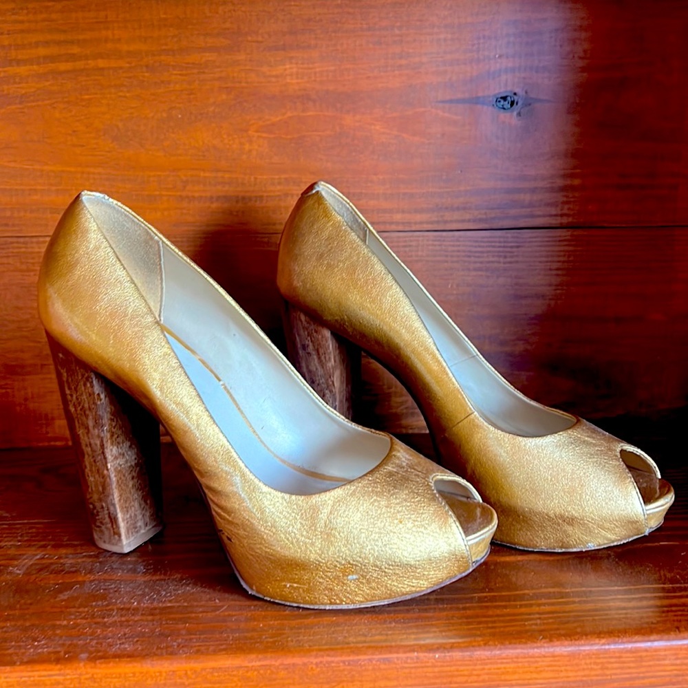 ALDO Gold Platform Heel. Real Leather. Size 7. GUC